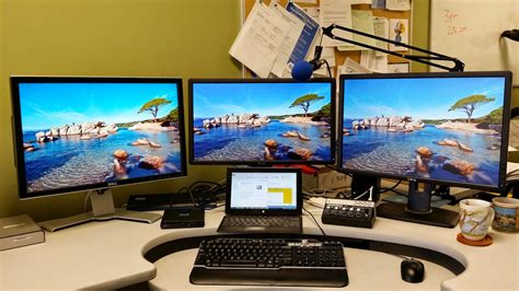 Can you connect 3 monitors to Surface Pro 8?